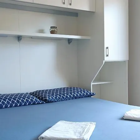 Signora Ruth - Aprilia *