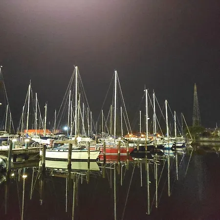 Signora Ruth - Aprilia 公寓 *