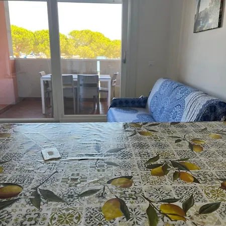 Signora Ruth - Aprilia 公寓