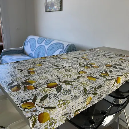 Signora Ruth - Aprilia