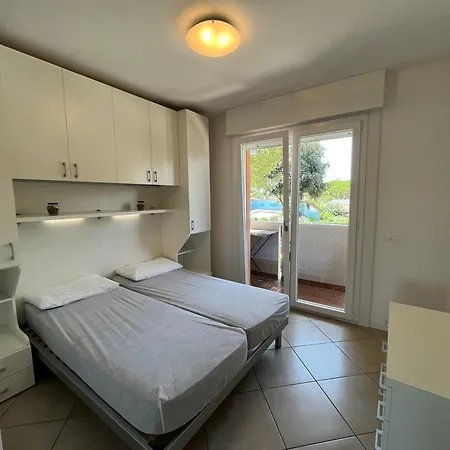 Signora Ruth - Aprilia *