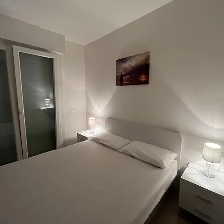 Signora Ruth - Aprilia *