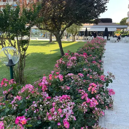 Signora Ruth - Aprilia 阿普里利亚马利蒂马