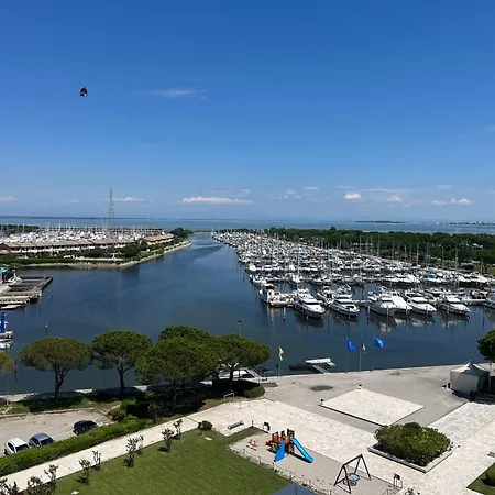 Signora Ruth - Aprilia *