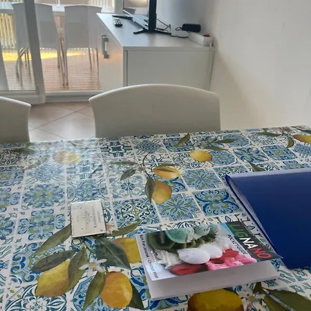 Signora Ruth - Aprilia 公寓