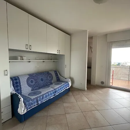 Signora Ruth - Aprilia 公寓